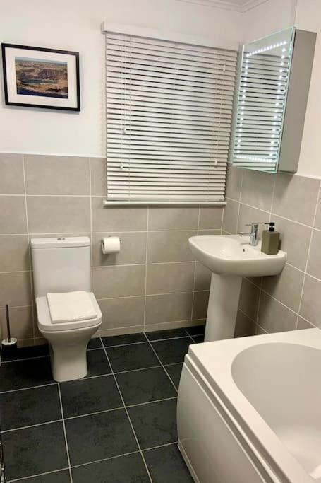 Spacious With Panoramic Sea View, Free Parking Ev & Large Garden *