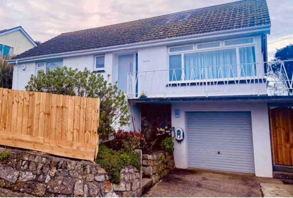 Spacious With Panoramic Sea View, Free Parking Ev & Large Garden *