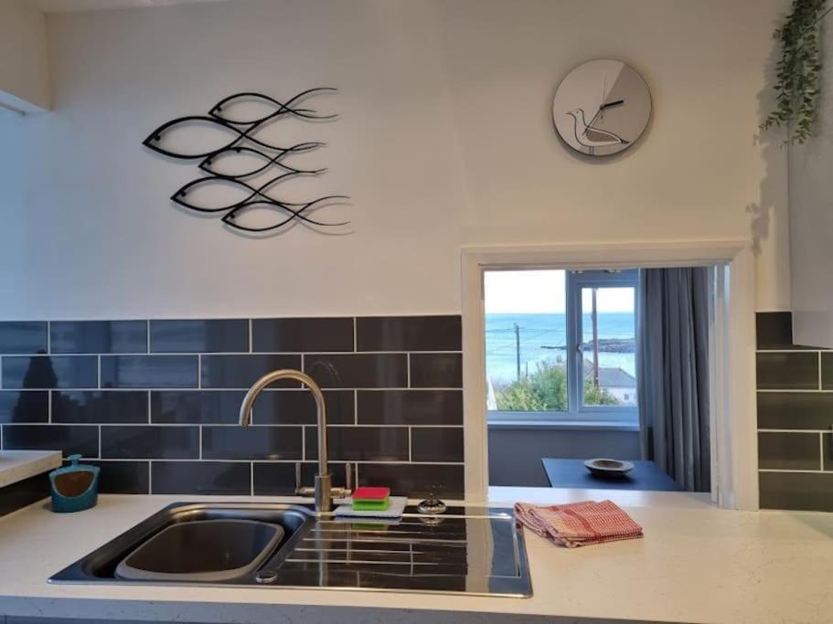 Spacious With Panoramic Sea View, Free Parking Ev & Large Garden