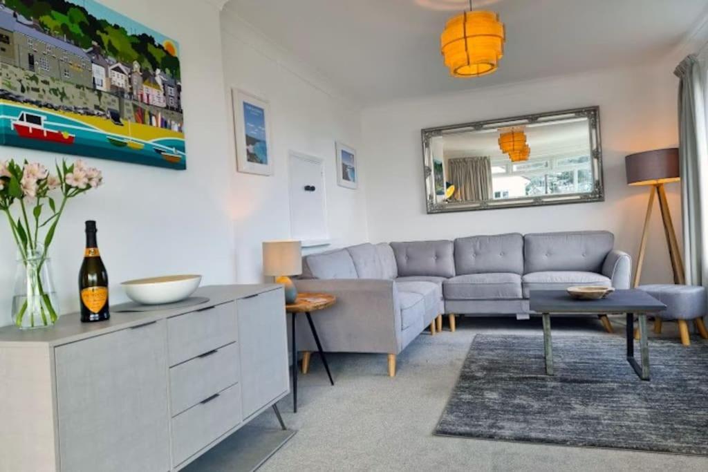 Spacious With Panoramic Sea View, Free Parking Ev & Large Garden