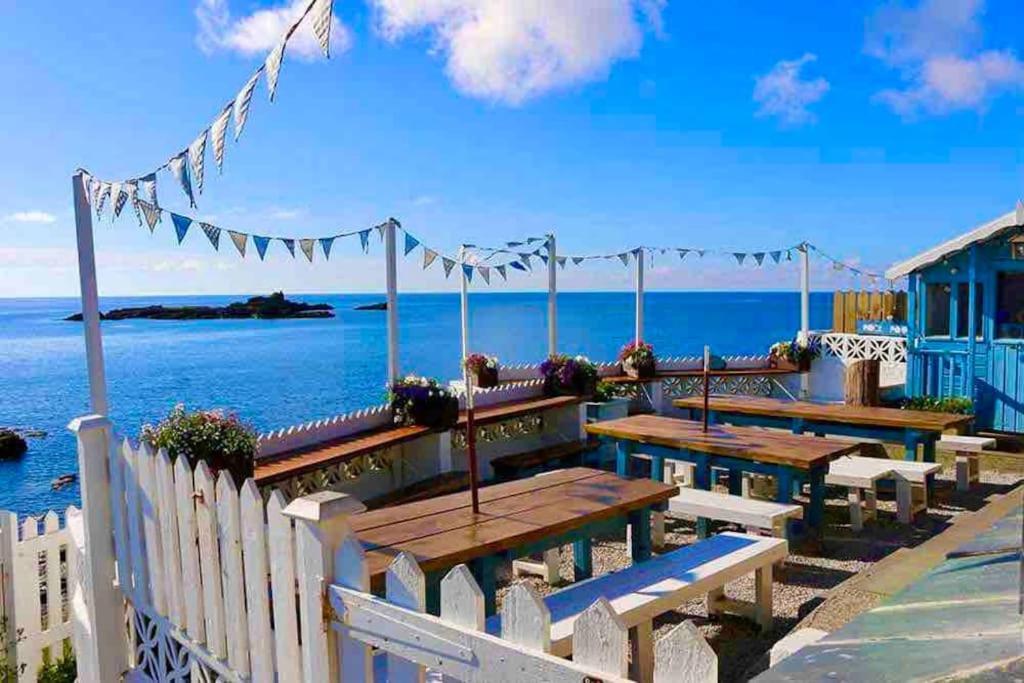 Spacious With Panoramic Sea View, Free Parking Ev & Large Garden Apartment *