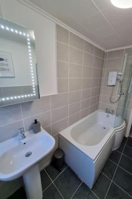Spacious With Panoramic Sea View, Free Parking Ev & Large Garden * Mousehole