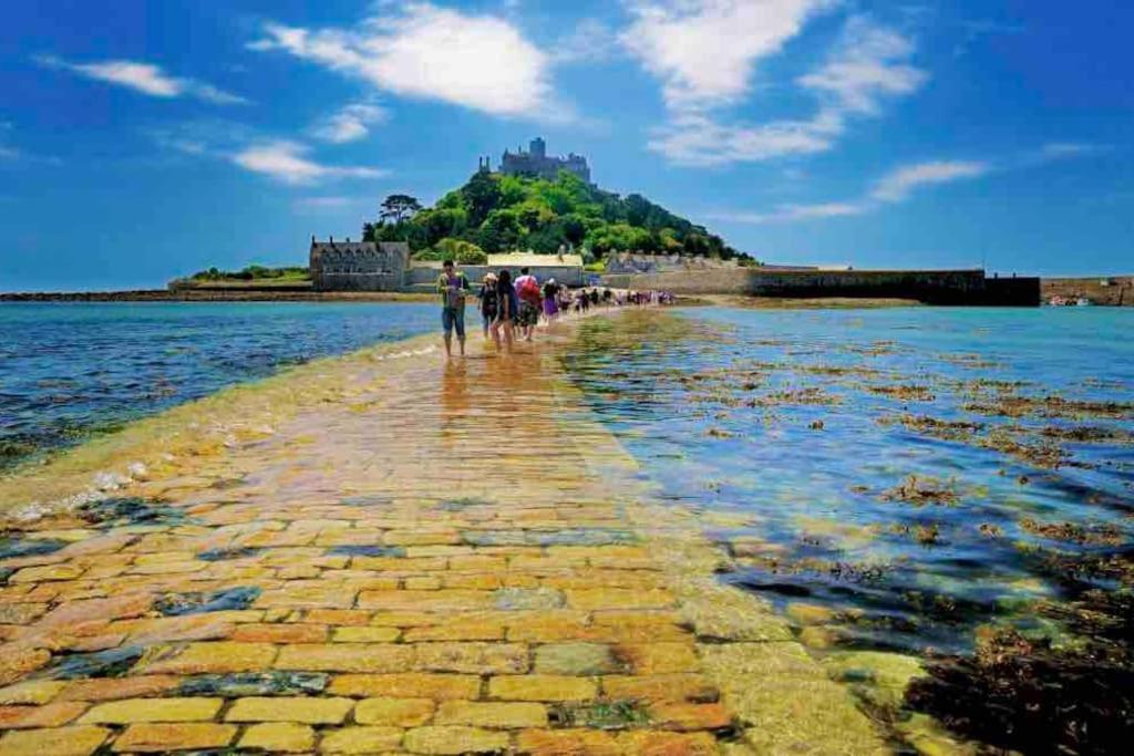 Spacious With Panoramic Sea View, Free Parking Ev & Large Garden *