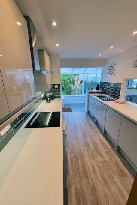 Spacious With Panoramic Sea View, Free Parking Ev & Large Garden * Mousehole